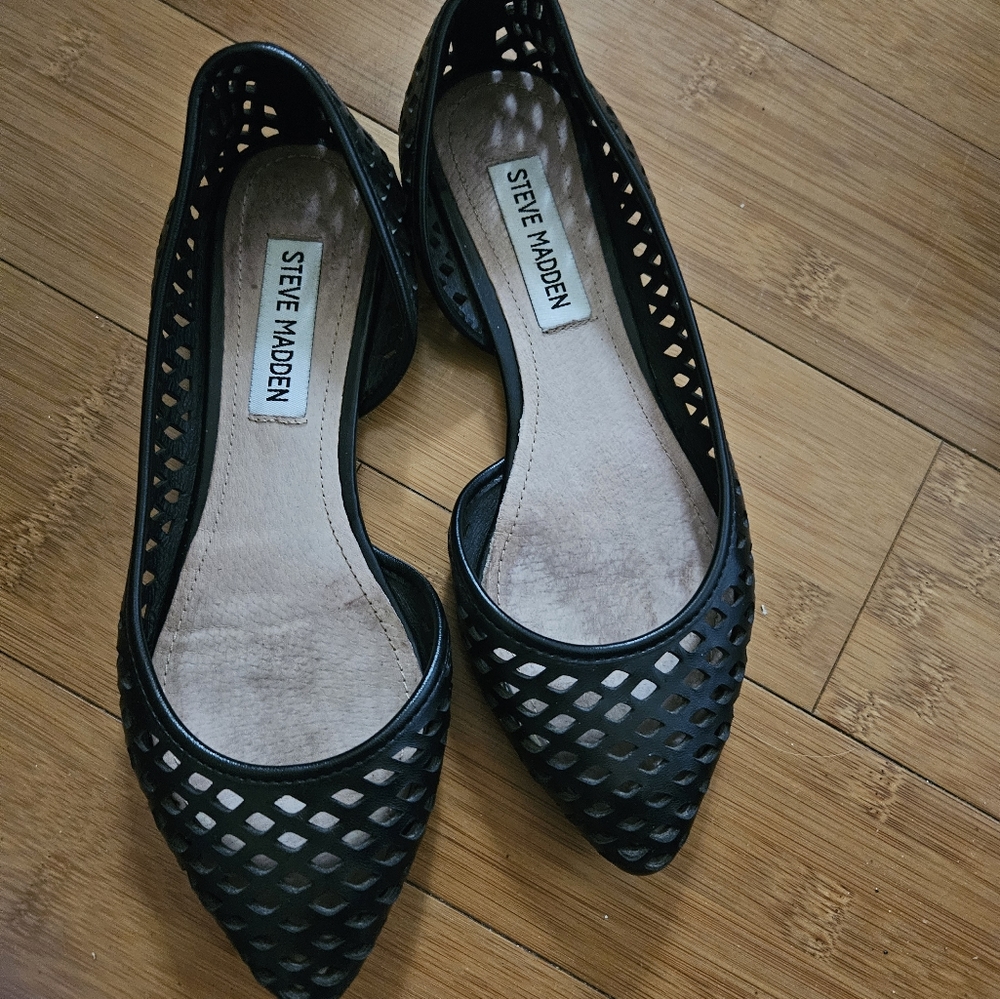 STEVE MADDEN WOMEN'S BLACK LEATHER FLAT SHOES. SIZE 5. EXCELLENT CONDITION. - Picture 4 of 4